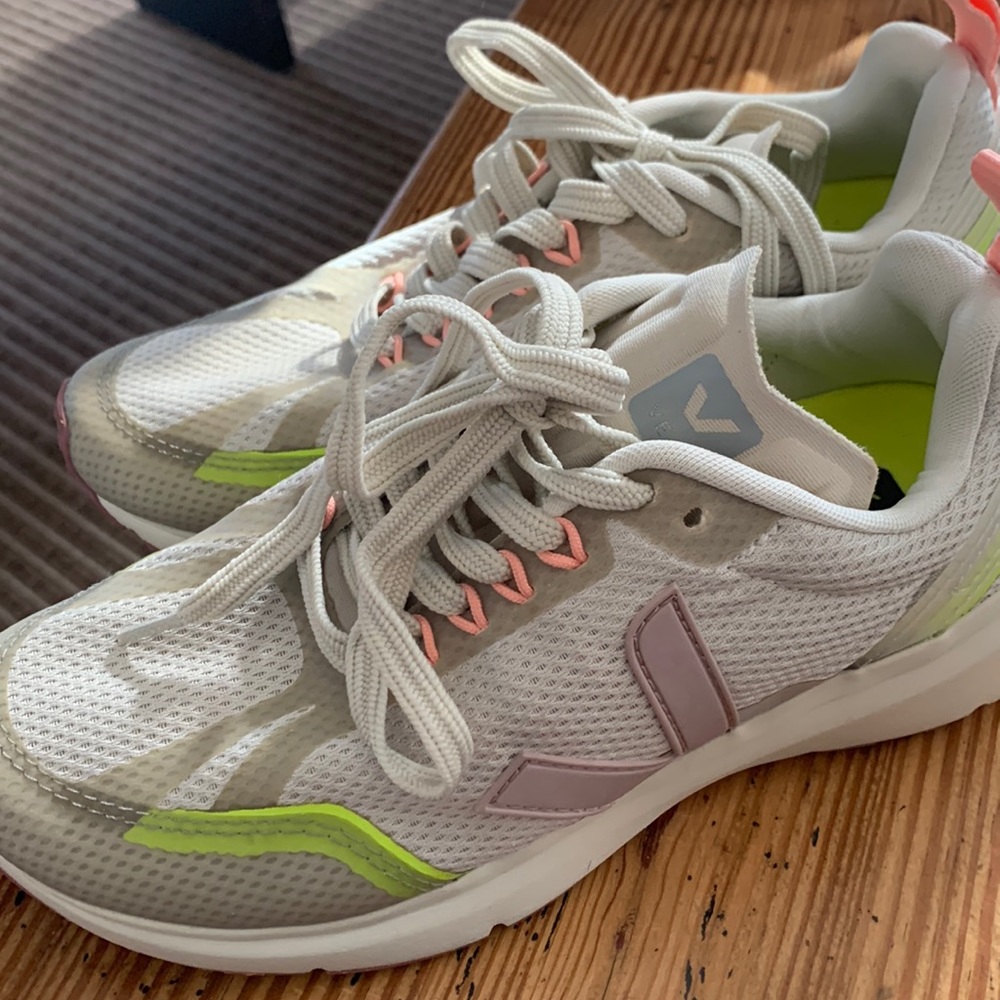 VEJA Women’s Condor 2 tennis shoes